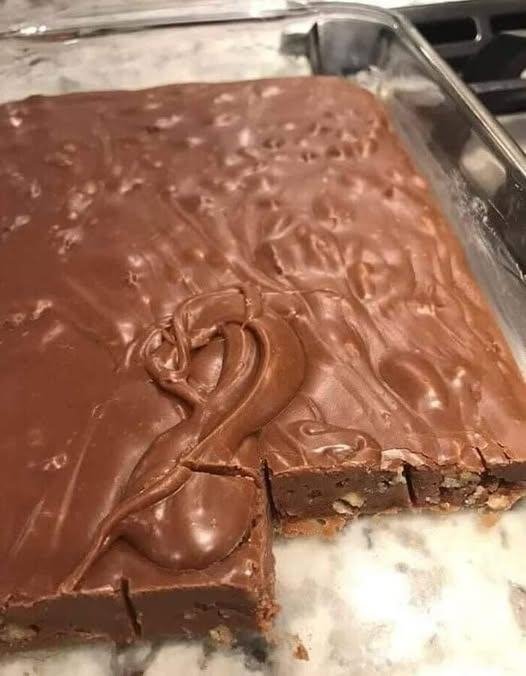 🍫 My Mom’s Fudge – A Classic Family Recipe Full of Love 571811429_2323331174780388_7757407668391970408_n