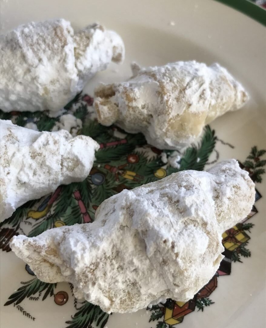 Hungarian Kifli Cookies 045ff9ae1197805af958eade07e57117 (1)