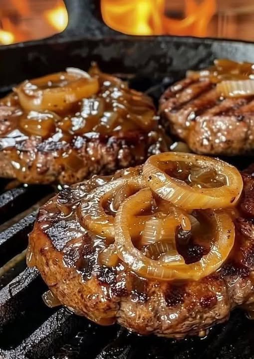 HAMBURGER STEAKS WITH ONION GRAVY 593865167_886864110342277_322311299905282879_n