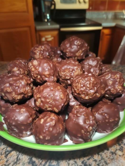 🍫 No-Bake Chocolate Peanut Butter Balls 604749521_122117354061053837_2187714432216993961_n