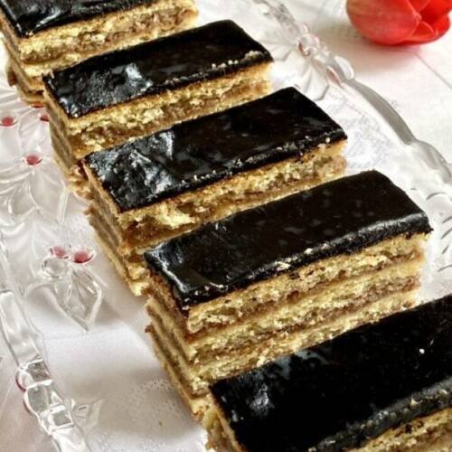 Hungarian_gerbeaud-Cake-zserbo-recipe-e1650209178382-500×500