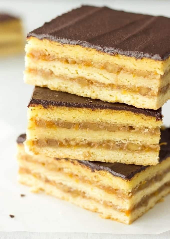Gerbeaud Cake (Traditional Hungarian Dessert) 3d7f974acdcef289cdee18ddf5cb3d38 (1)