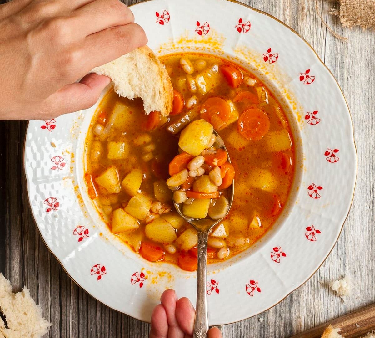 🥘 Vegetarian Hungarian Goulash (Gulyás) Vegan-Goulash-Hungarian-Bean-Goulash-Authentic-FEATURE-