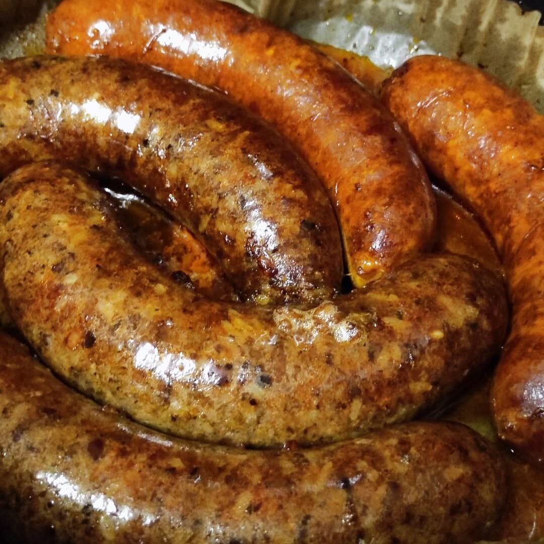 This looks like Hungarian sausage (Kolbász). 648392106_914084174563360_4661229923401140999_n (1)