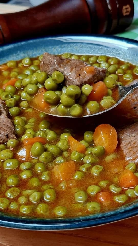 Hungarian Green Pea Soup – Zöldborsóleves 🇭🇺 683810c0bd90421ac5f2e04fa01417c9