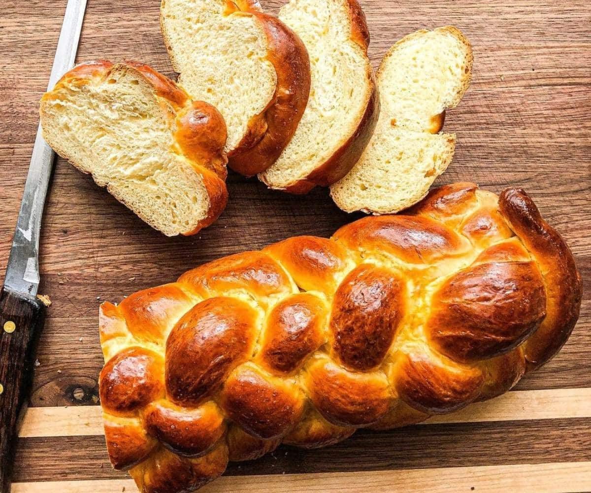Hungarian Braided White Bread 🇭🇺 xr:d:DAFZ_PfLAJ8:5,j:46684476902,t:23020907