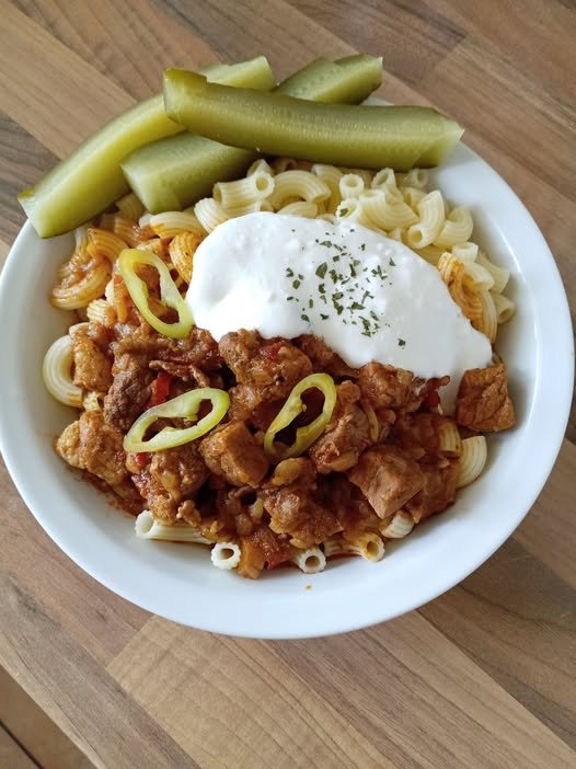 Authentic Hungarian Pork Pörkölt with Elbow Pasta & Fermented Pickles 762606112_4423144007906169_5020735657647395345_n
