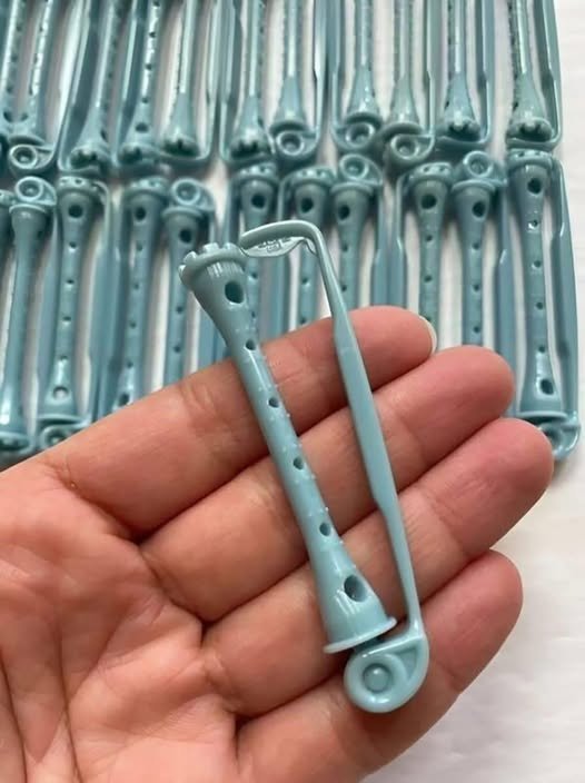 I Found These Strange Plastic Pieces in Grandma’s Drawer — What Are They? 775319813_2545876612598870_4589512107751296425_n (1)