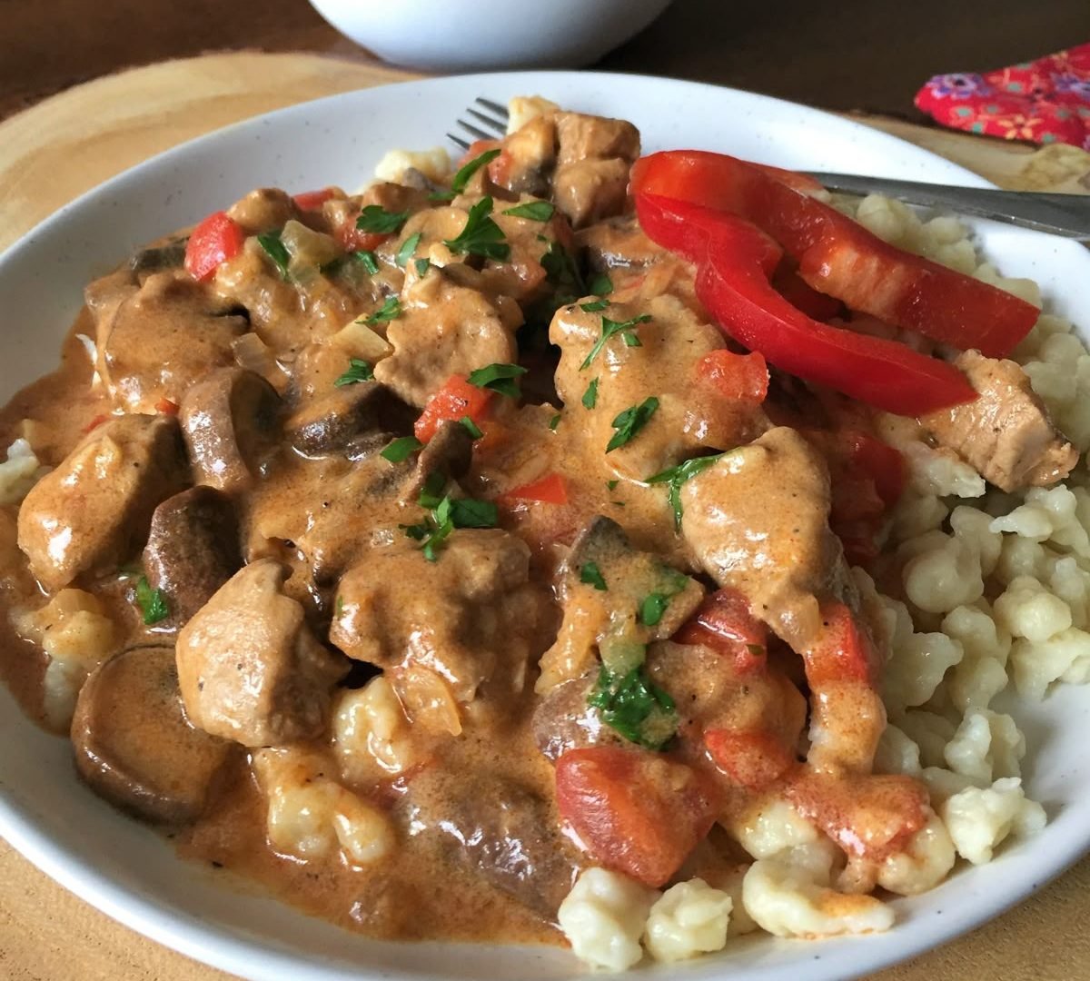 Hungarian Creamy Pork Paprikás de875b325c1333973a25b267e8d0a9fe